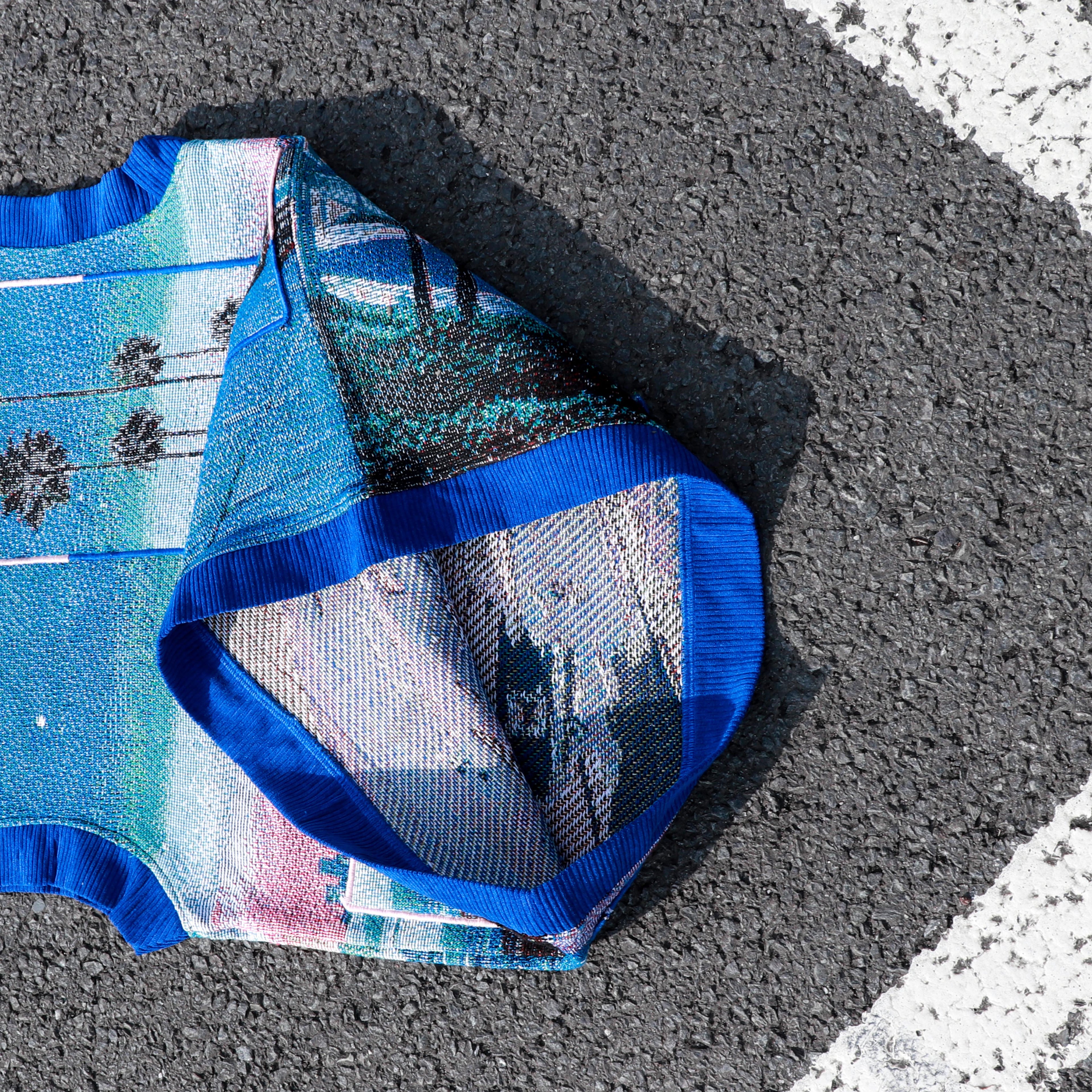 Tapestry sleeveless T-shirt